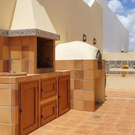 Sleeps 9 With Pool Air Con And Wifi