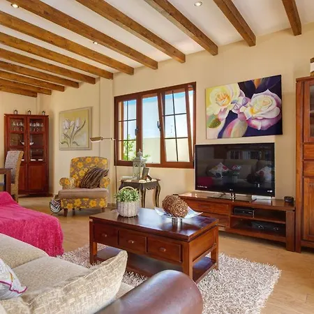 Villa Sleeps 9 With Pool Air Con And Wifi