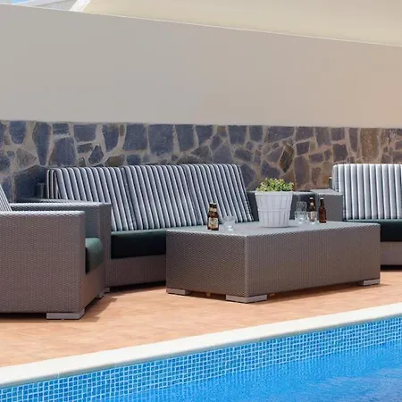 Sleeps 9 With Pool Air Con And Wifi Costa Teguise