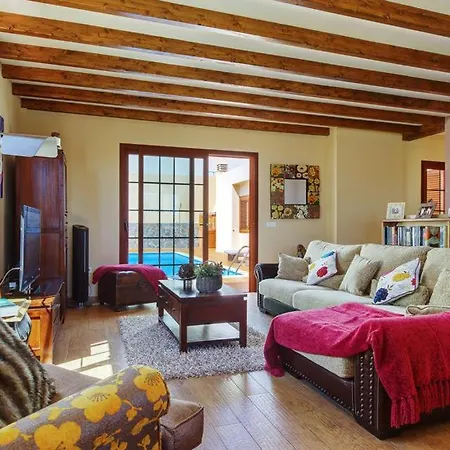 Sleeps 9 With Pool Air Con And Wifi Villa