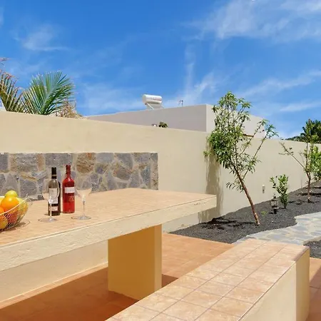 Villa Sleeps 9 With Pool Air Con And Wifi Costa Teguise