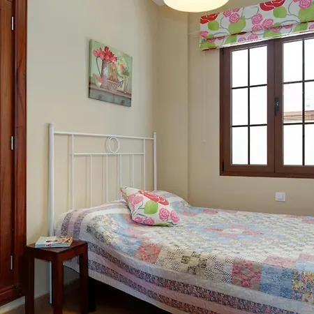 Villa Sleeps 9 With Pool Air Con And Wifi *