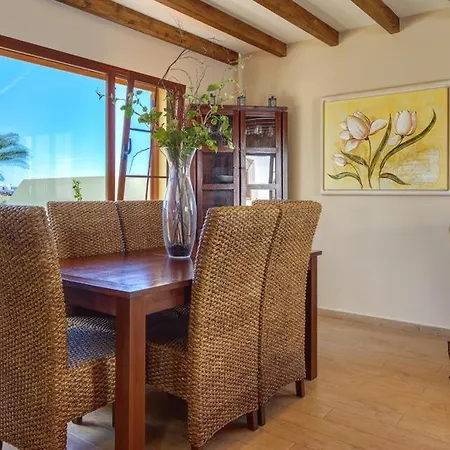 Villa Sleeps 9 With Pool Air Con And Wifi Costa Teguise