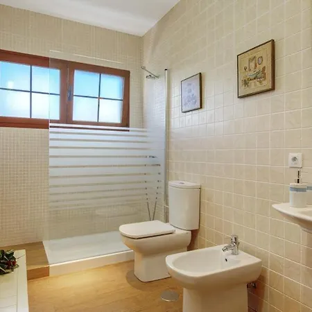 Villa Sleeps 9 With Pool Air Con And Wifi *